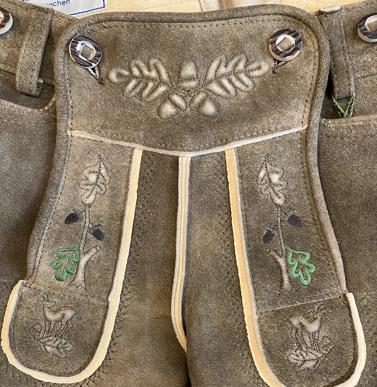 Lederhosen-Men-Origin-Relief-Embroidered-Bib
